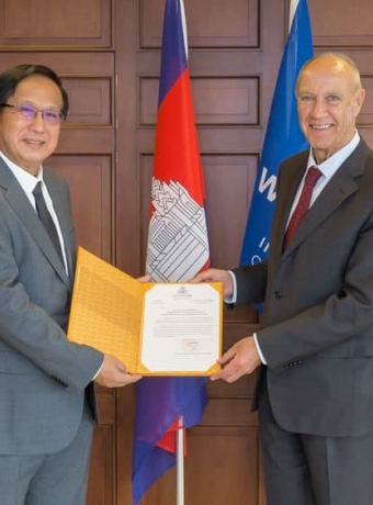 H.E. Minister of Commerce received registration certificate of Kampot pepper in 32 countries through Lisbon agreement in 2020